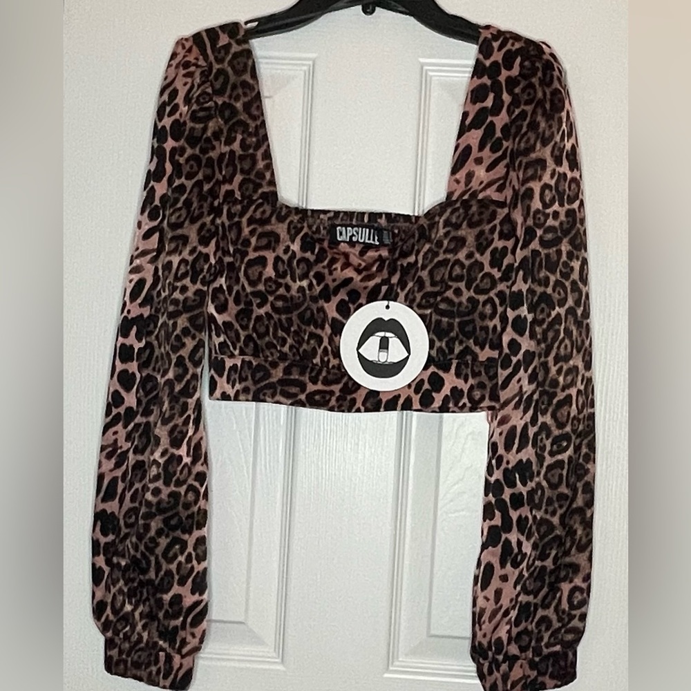 Capsulle Leopard print crop top with puffy long sleeves